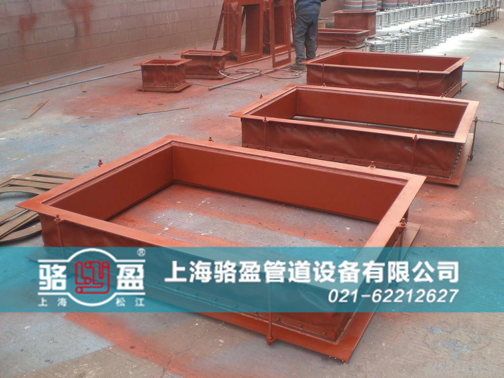 香港機(jī)場矩形非金屬<a href=http://m.wwwliyi.com target=_blank class=infotextkey>補(bǔ)償器</a>噴涂環(huán)節(jié)